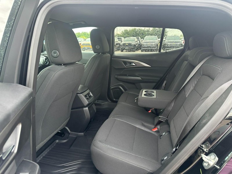 Chevrolet Equinox EV Vehicle Full-screen Gallery Image 4