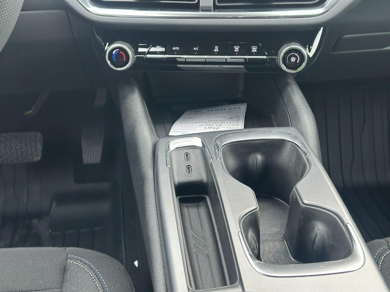 Chevrolet Equinox EV Vehicle Full-screen Gallery Image 8