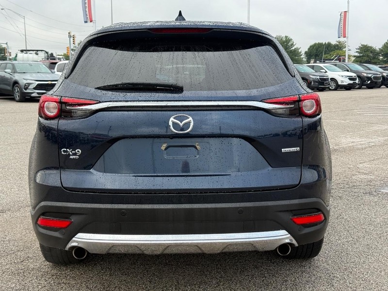 Mazda CX-9 Vehicle Full-screen Gallery Image 4
