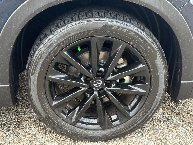 Mazda CX-9 Vehicle Full-screen Gallery Image 7