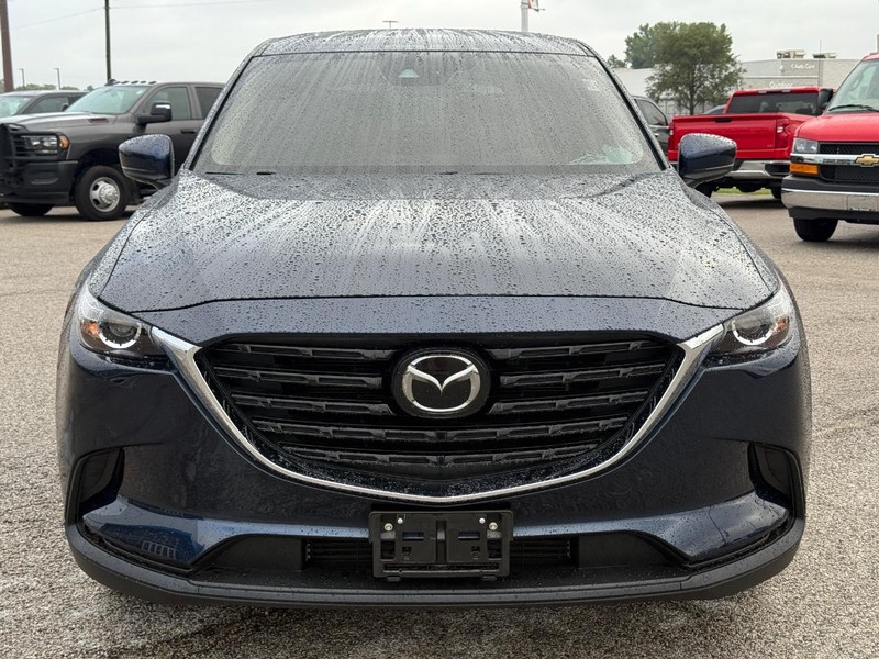 Mazda CX-9 Vehicle Full-screen Gallery Image 9