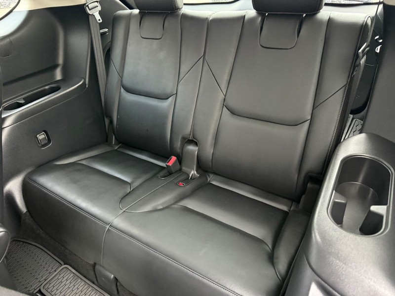 Mazda CX-9 Vehicle Full-screen Gallery Image 10