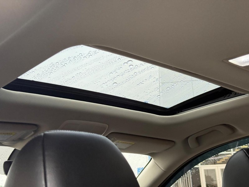 Mazda CX-9 Vehicle Full-screen Gallery Image 12