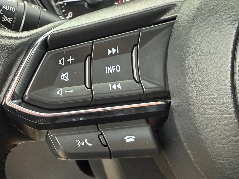 Mazda CX-9 Vehicle Full-screen Gallery Image 14