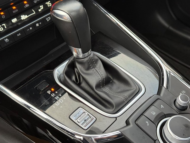 Mazda CX-9 Vehicle Full-screen Gallery Image 19