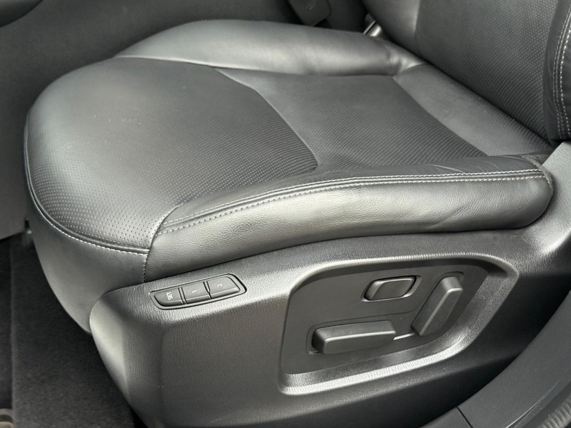 Mazda CX-9 Vehicle Full-screen Gallery Image 25