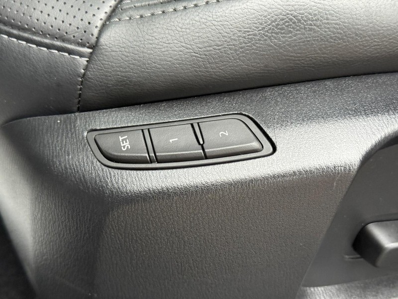 Mazda CX-9 Vehicle Full-screen Gallery Image 26