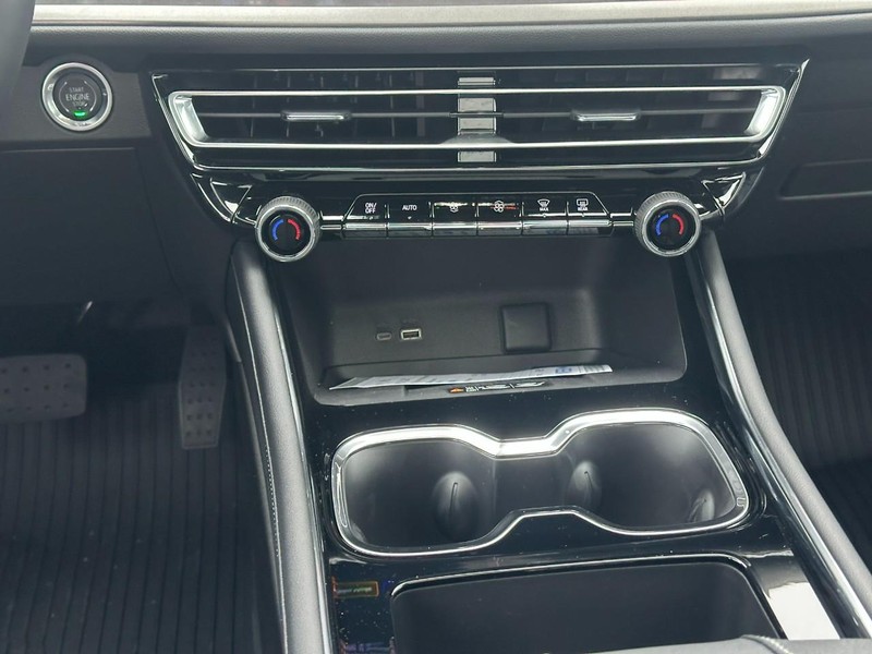 Chevrolet Traverse Vehicle Full-screen Gallery Image 10