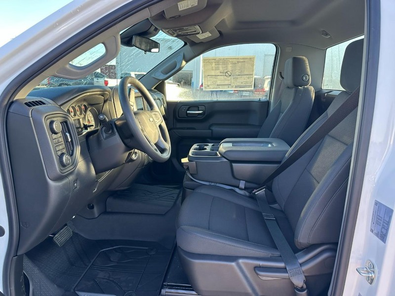 Chevrolet Silverado 1500 Vehicle Full-screen Gallery Image 4