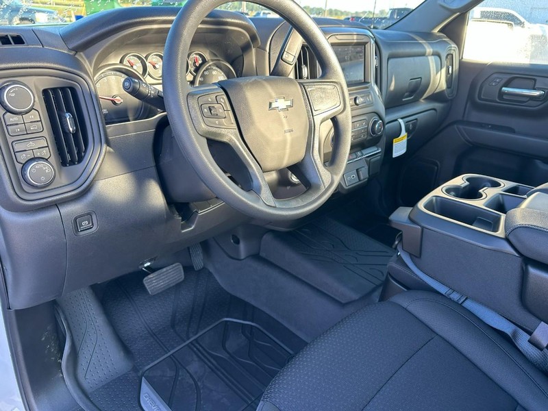 Chevrolet Silverado 1500 Vehicle Full-screen Gallery Image 5