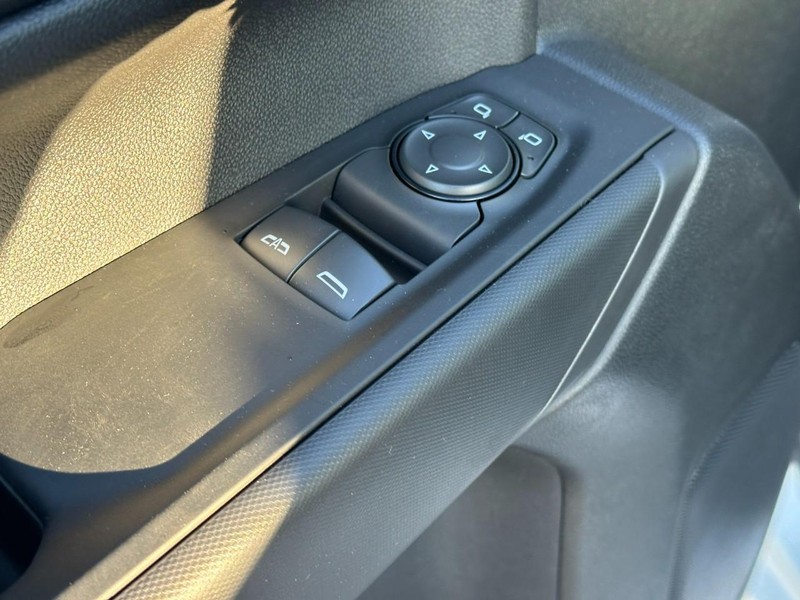 Chevrolet Silverado 1500 Vehicle Full-screen Gallery Image 6