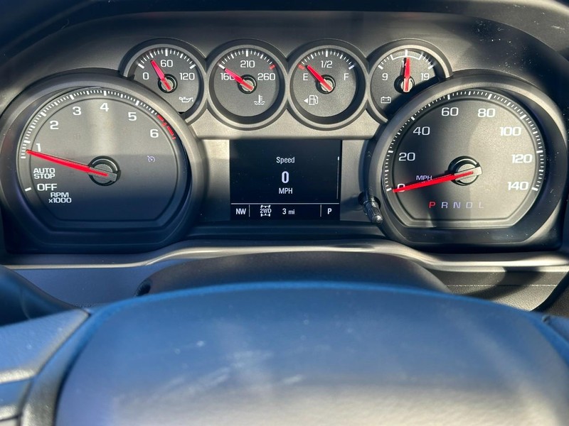 Chevrolet Silverado 1500 Vehicle Full-screen Gallery Image 9