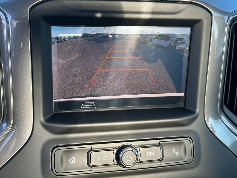 Chevrolet Silverado 1500 Vehicle Full-screen Gallery Image 12