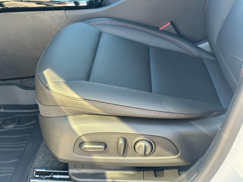 Chevrolet Trax Vehicle Full-screen Gallery Image 11