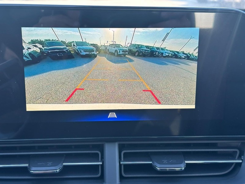 Chevrolet Trax Vehicle Full-screen Gallery Image 15