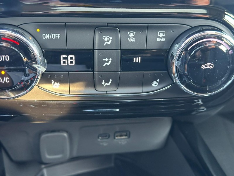 Chevrolet Trax Vehicle Full-screen Gallery Image 14