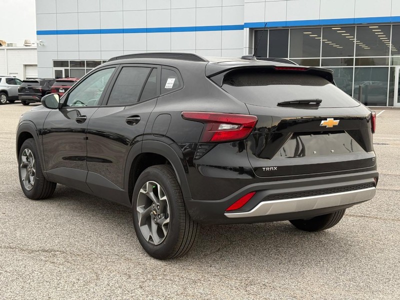 Chevrolet Trax Vehicle Full-screen Gallery Image 3