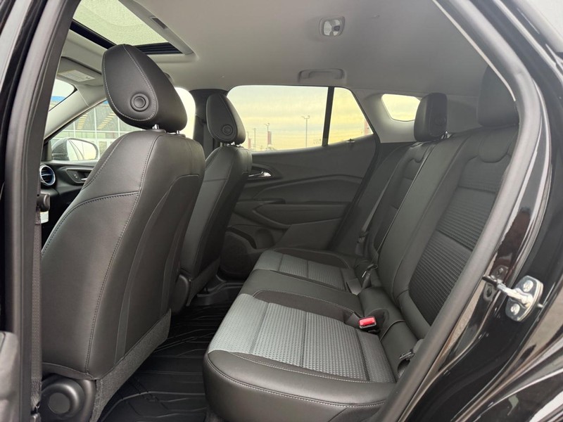 Chevrolet Trax Vehicle Full-screen Gallery Image 5