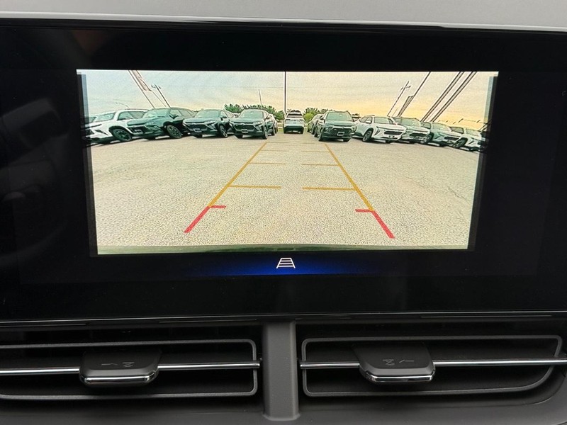 Chevrolet Trax Vehicle Full-screen Gallery Image 13