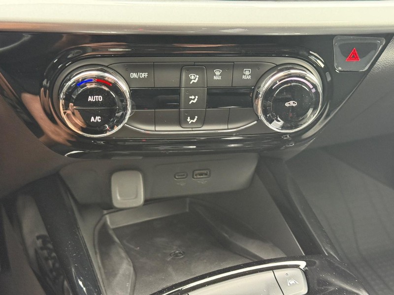 Chevrolet Trax Vehicle Full-screen Gallery Image 14