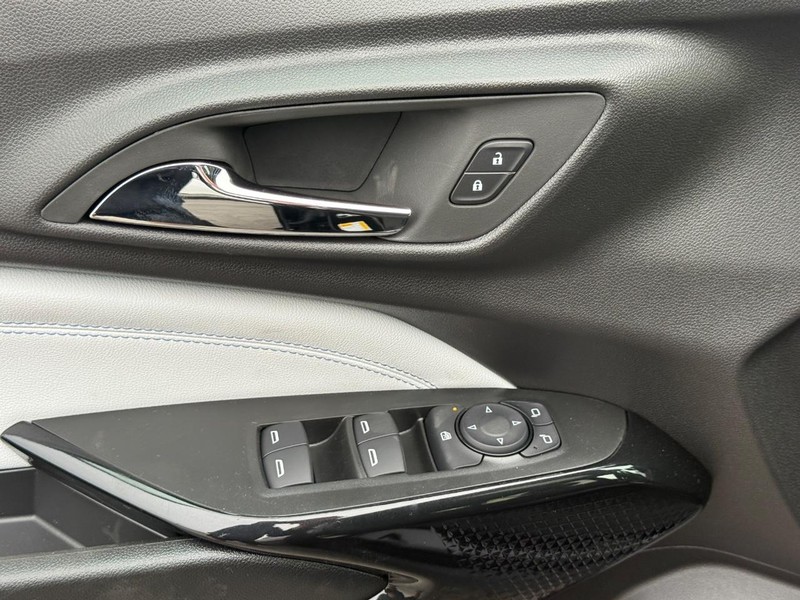 Chevrolet Trax Vehicle Full-screen Gallery Image 17