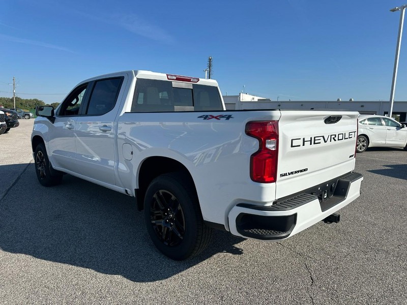 Chevrolet Silverado 1500 Vehicle Full-screen Gallery Image 3