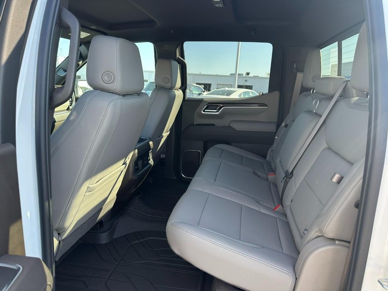 Chevrolet Silverado 1500 Vehicle Full-screen Gallery Image 4