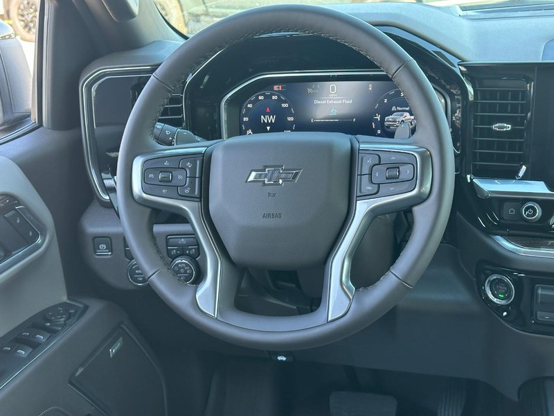 Chevrolet Silverado 1500 Vehicle Full-screen Gallery Image 6