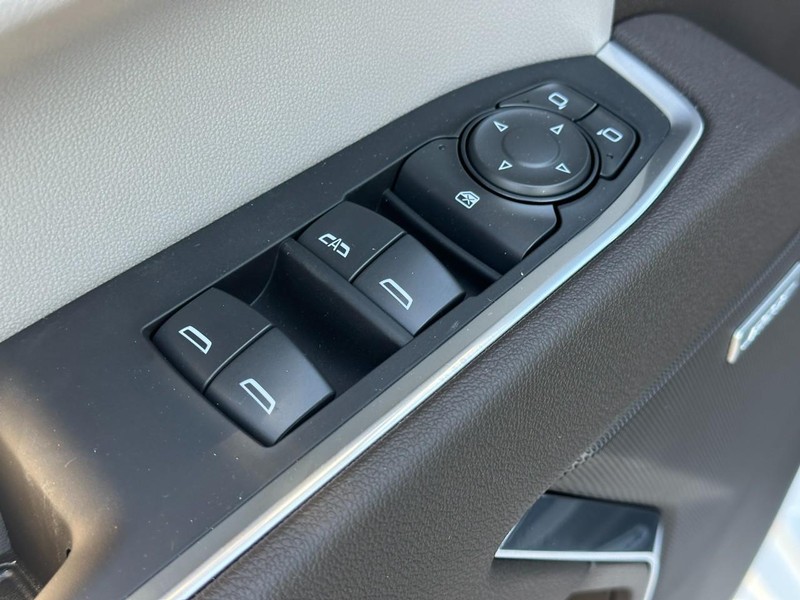 Chevrolet Silverado 1500 Vehicle Full-screen Gallery Image 9