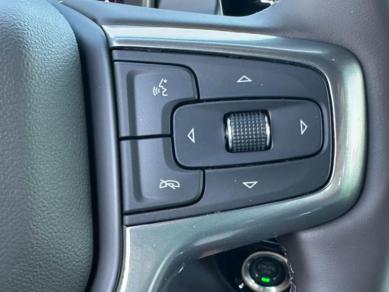 Chevrolet Silverado 1500 Vehicle Full-screen Gallery Image 12