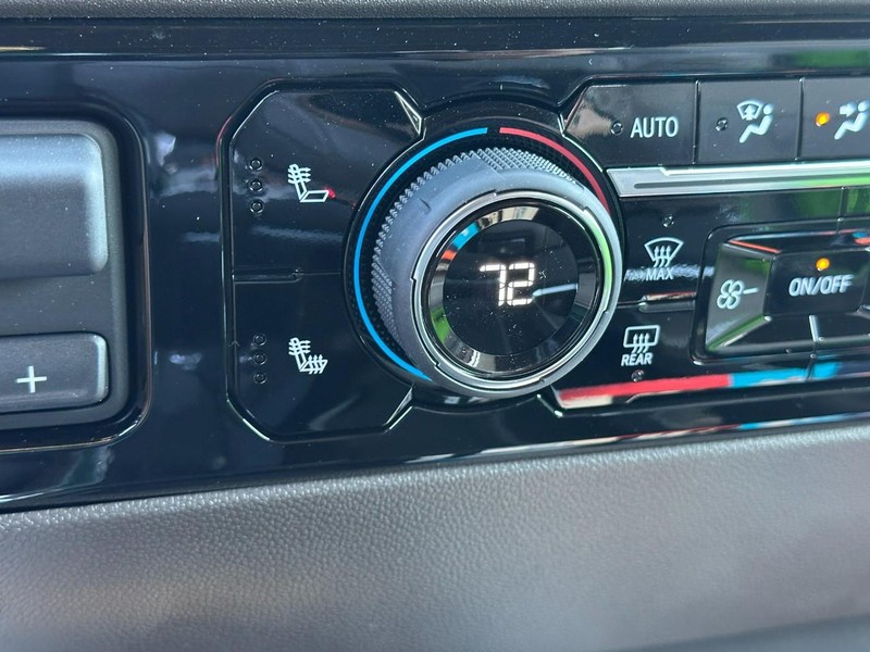 Chevrolet Silverado 1500 Vehicle Full-screen Gallery Image 14