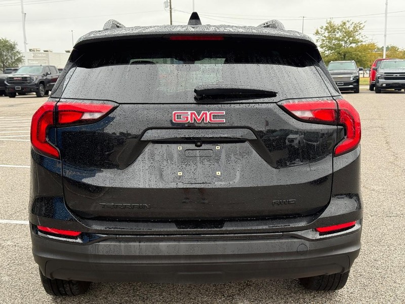 GMC Terrain Vehicle Full-screen Gallery Image 4