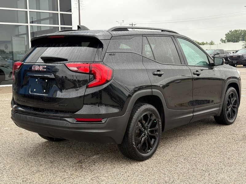 GMC Terrain Vehicle Full-screen Gallery Image 5