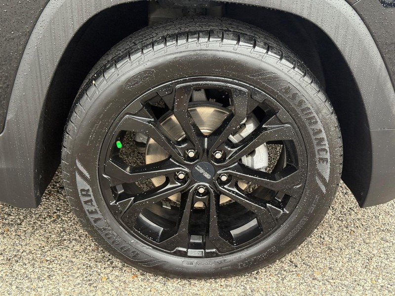 GMC Terrain Vehicle Full-screen Gallery Image 7