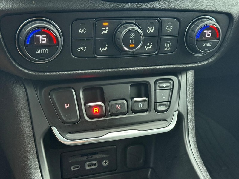 GMC Terrain Vehicle Full-screen Gallery Image 18