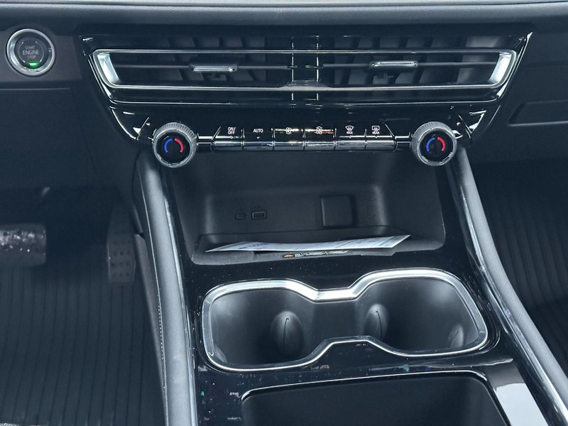 Chevrolet Traverse Vehicle Full-screen Gallery Image 9