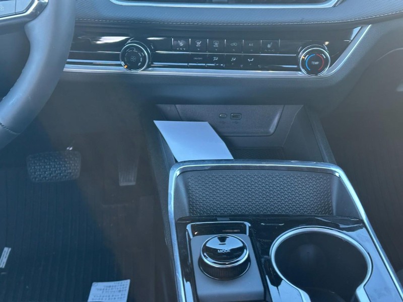 Chevrolet Equinox Vehicle Full-screen Gallery Image 8