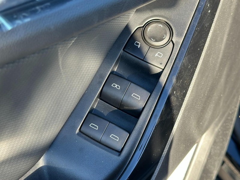 Chevrolet Equinox Vehicle Full-screen Gallery Image 9