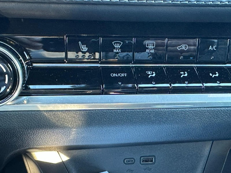 Chevrolet Equinox Vehicle Full-screen Gallery Image 13