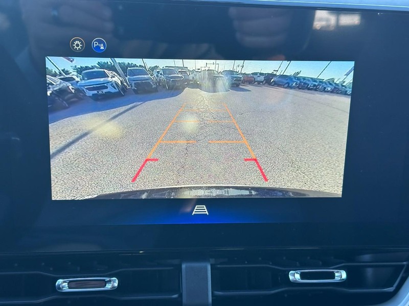 Chevrolet Equinox Vehicle Full-screen Gallery Image 14