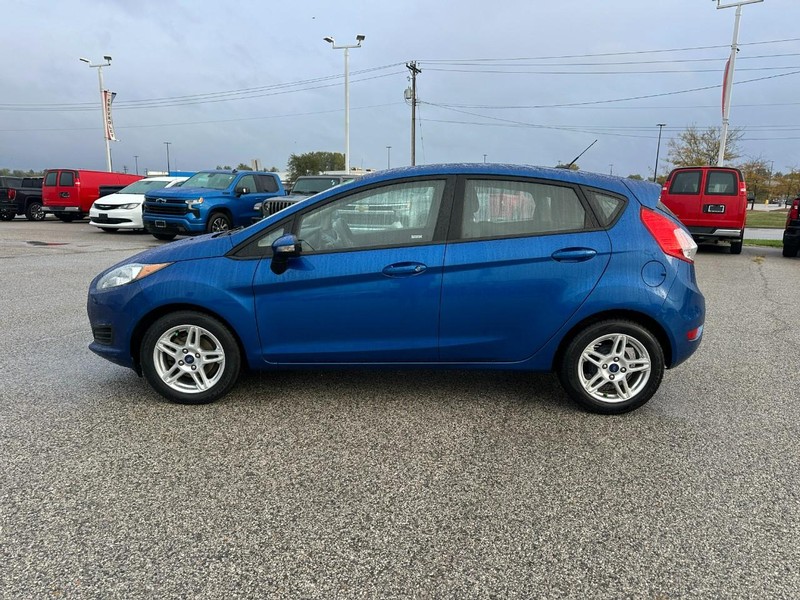 Ford Fiesta Vehicle Full-screen Gallery Image 2