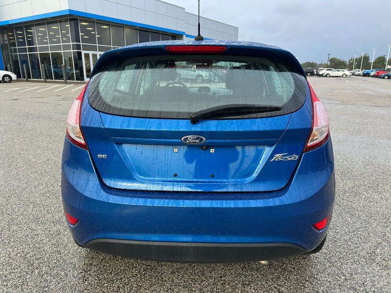 Ford Fiesta Vehicle Full-screen Gallery Image 4