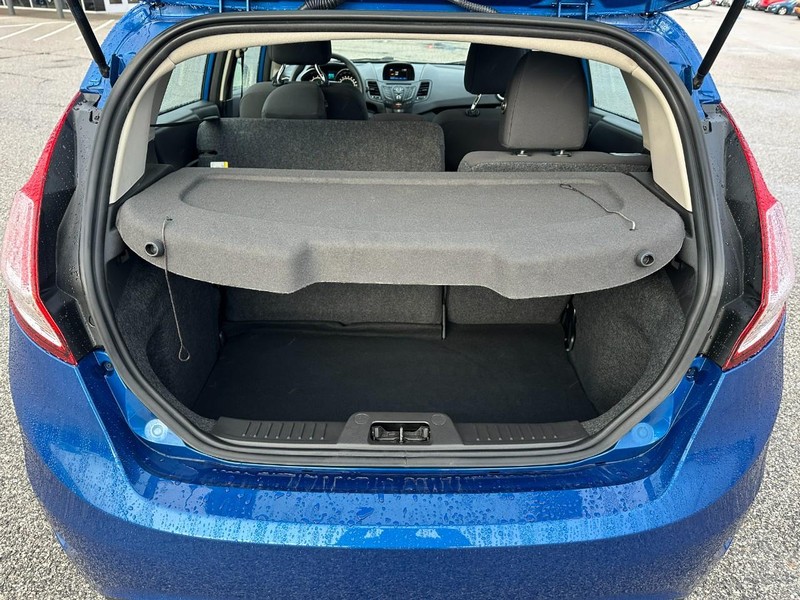 Ford Fiesta Vehicle Full-screen Gallery Image 5