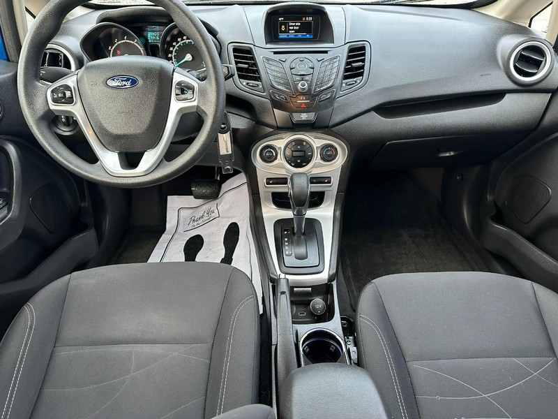 Ford Fiesta Vehicle Full-screen Gallery Image 11