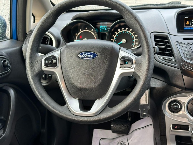 Ford Fiesta Vehicle Full-screen Gallery Image 12