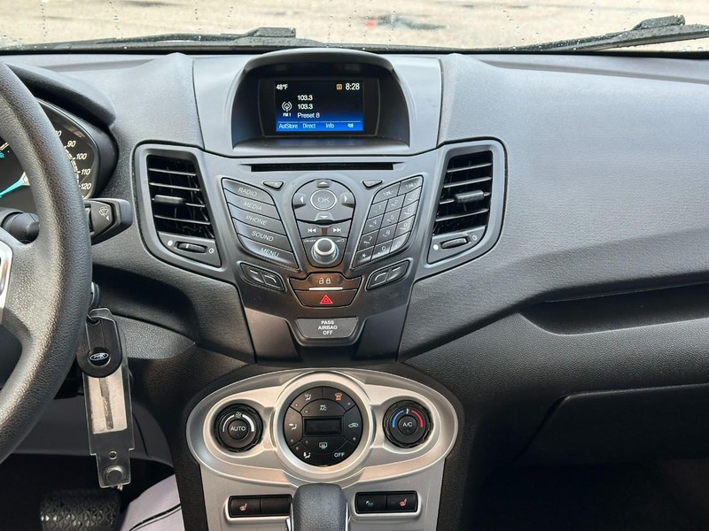 Ford Fiesta Vehicle Full-screen Gallery Image 13