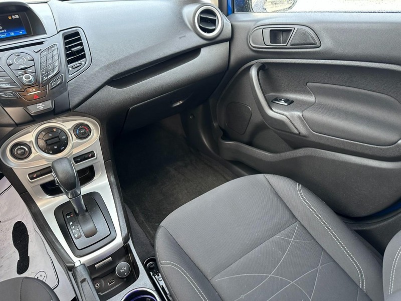 Ford Fiesta Vehicle Full-screen Gallery Image 15