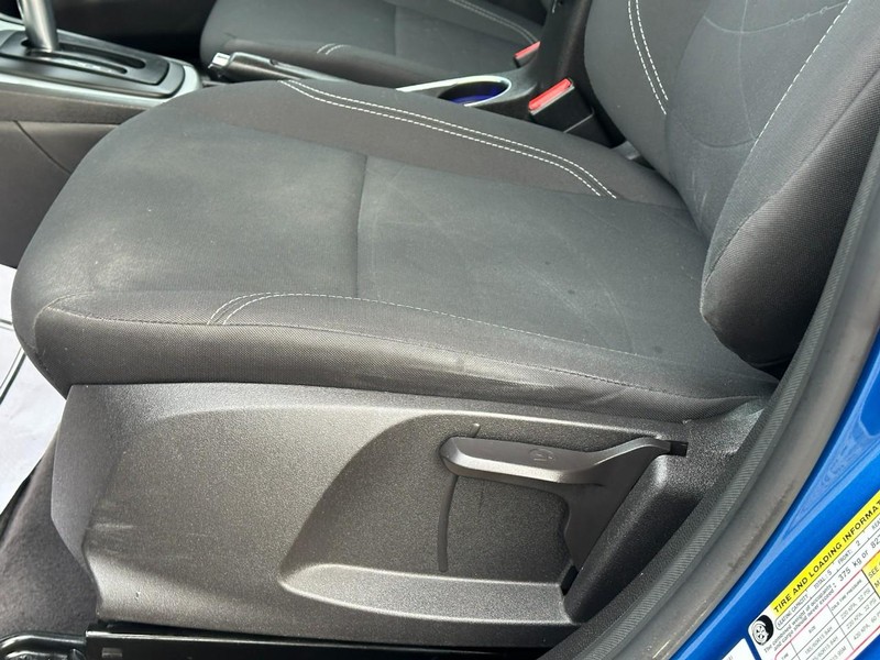 Ford Fiesta Vehicle Full-screen Gallery Image 17