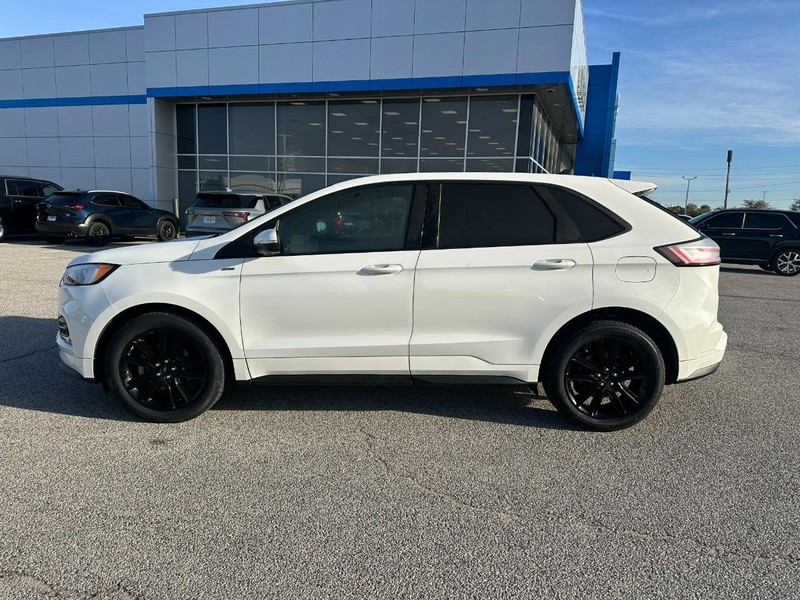 Ford Edge Vehicle Full-screen Gallery Image 2