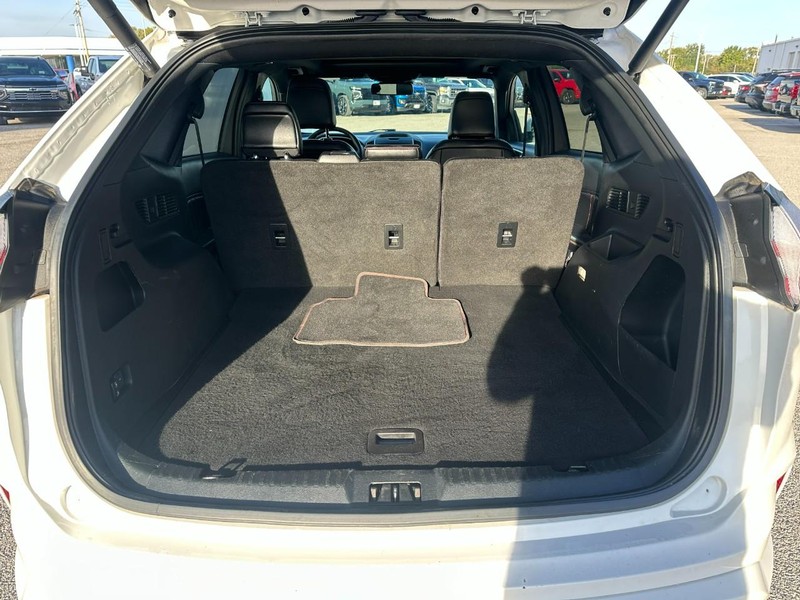 Ford Edge Vehicle Full-screen Gallery Image 5